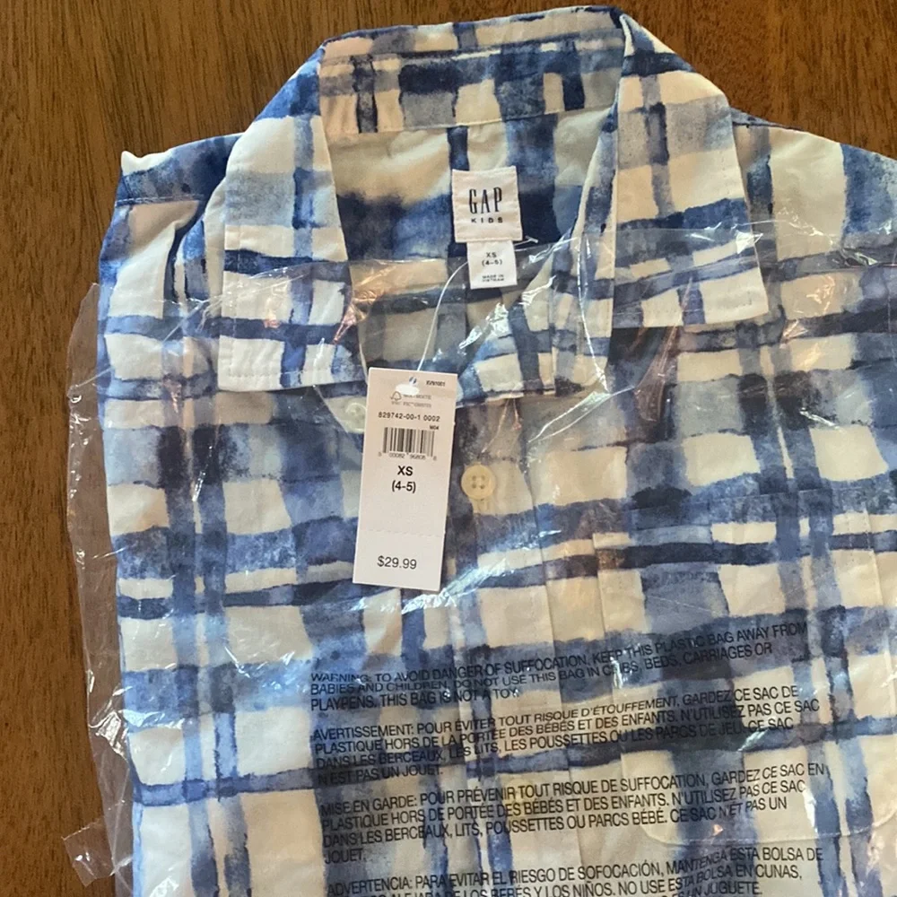 New GAP Plaid poplin cotton shortsleeved button down shirt